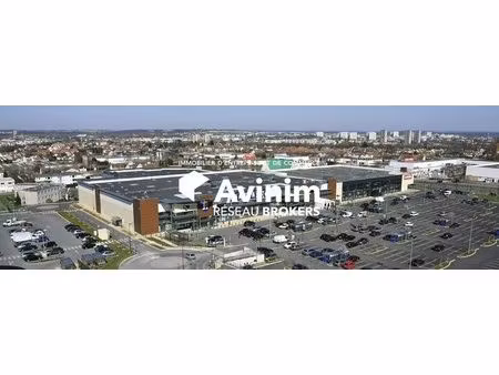 location commerce 895 m²