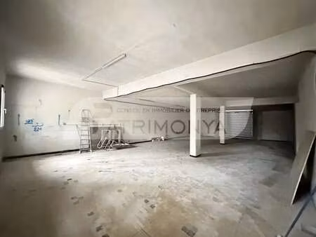 location commerce 117 m²
