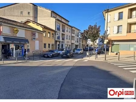 location commerce 62 m²