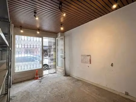 location commerce 27 m²