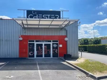 location commerce 330 m²