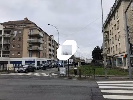 location commerce 245 m²