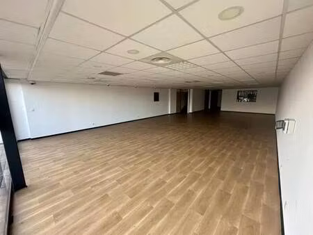 location commerce puget sur argens 83480 300m²