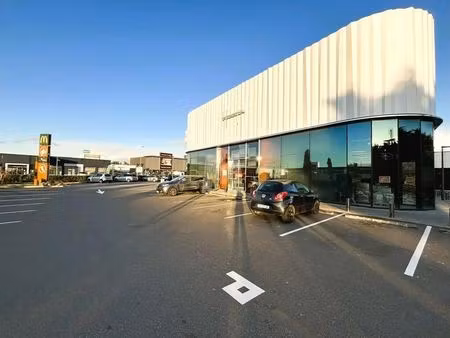 location commerce 640 m²