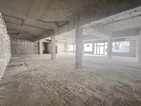 location commerce 258 m²