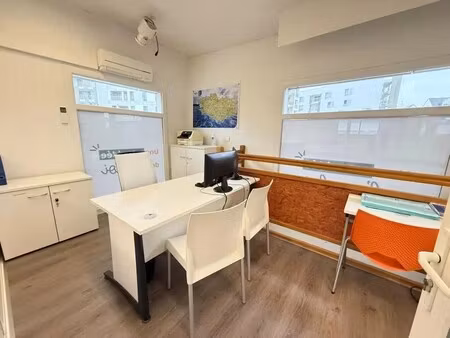 location commerce vannes 56000 150m²