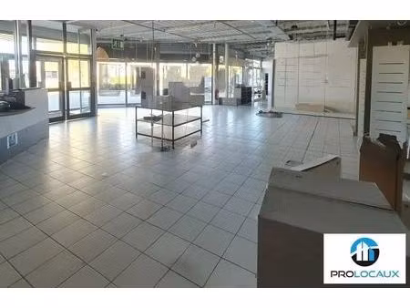 location commerce 930 m²