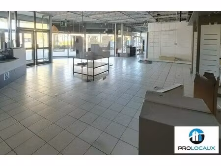 location commerce bourg en bresse 01000 930m²