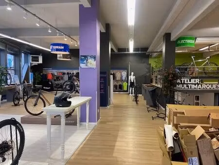 location commerce caluire-et-cuire 69300 420m²