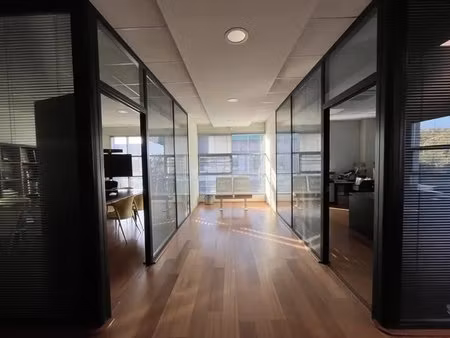 location commerce 94 m²