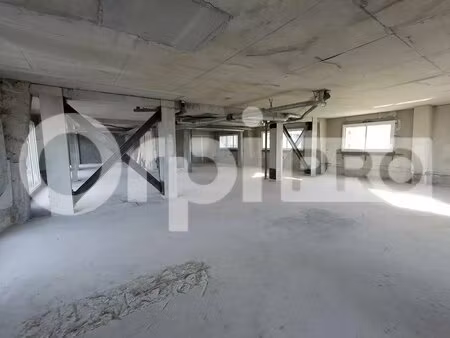 location commerce 232 m²