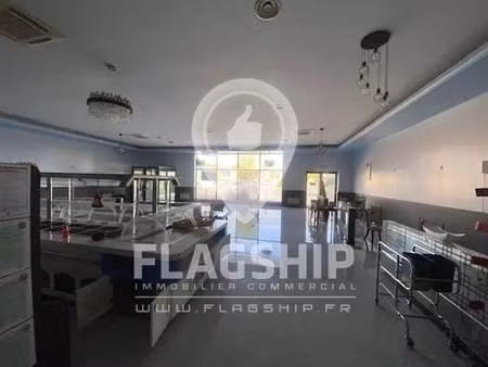 location commerce 353 m²