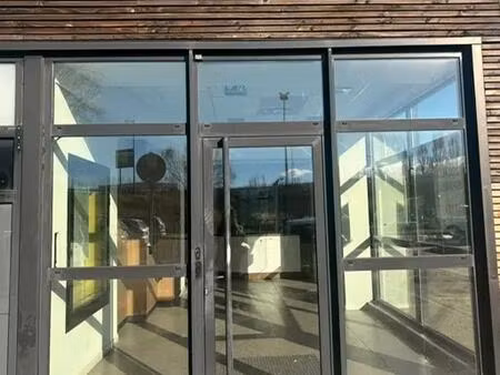 location commerce 236 m²