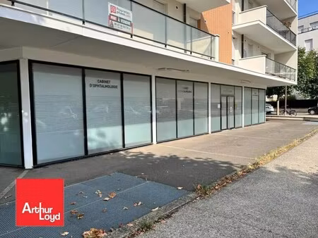 location commerce 319 m²