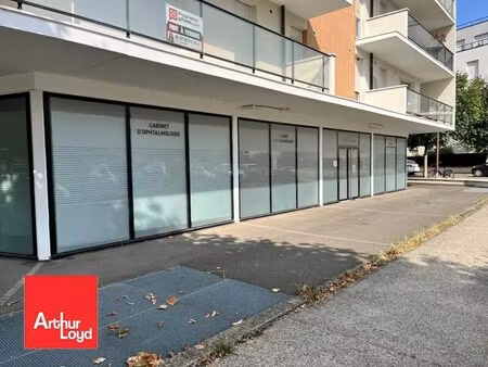 location commerce luce 28110 319m²