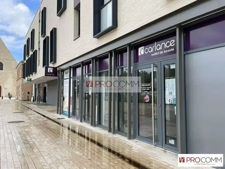 location commerce 163 m²