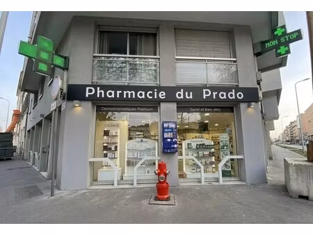 location commerce 141 m²