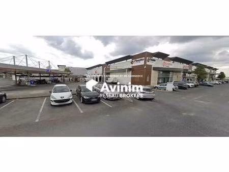 location commerce 892 m²