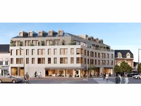 location commerce 261 m²