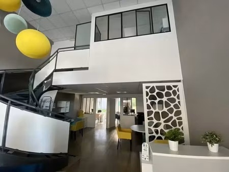 location commerce 115 m²