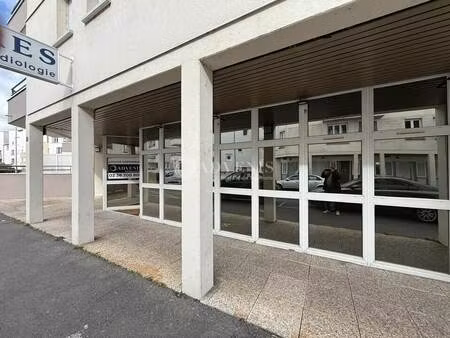 location commerce orleans 45100 198m²
