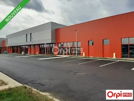 location commerce 780 m²