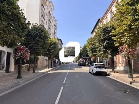 location commerce 68 m²