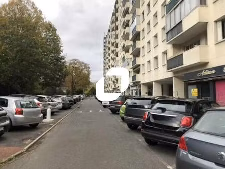 location commerce 140 m²