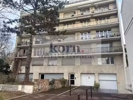 location commerce saint-cloud 92210 353m²