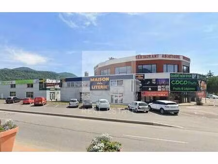 location commerce 255 m²