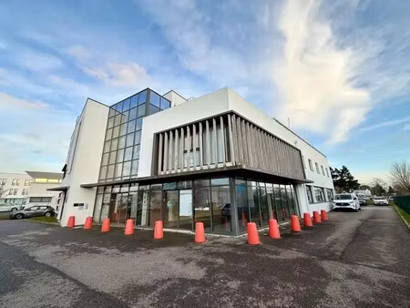 location commerce vannes 56000 165m²