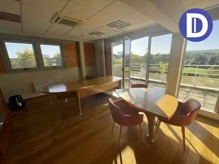 location bureaux 420 m² à 811 m²