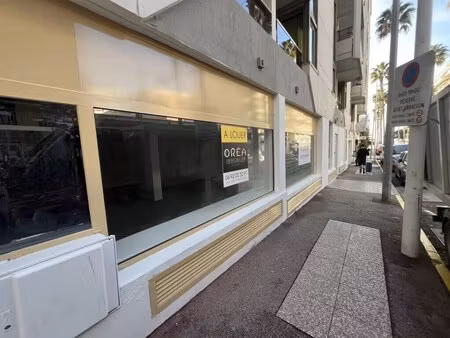 location commerce juan les pins 06160 150m²