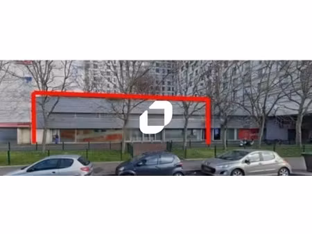 location commerce 675 m²