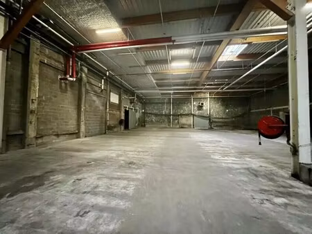 location commerce 1 892 m²