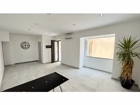 location commerce 30 m²