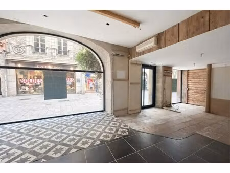 location commerce 102 m²