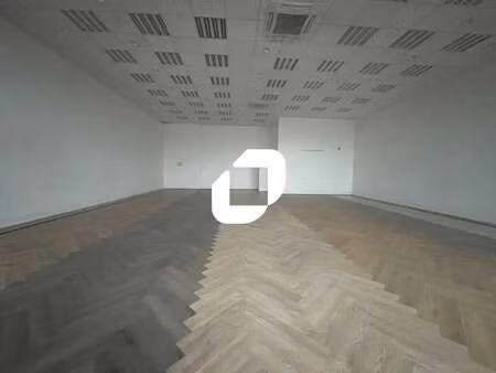 location commerce chambourcy 78240 151m²
