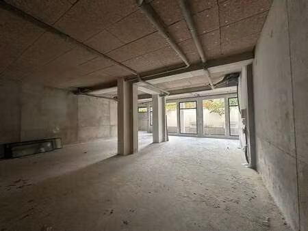 location commerce 170 m²