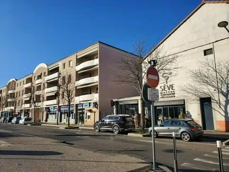 location commerce craponne 69290 72m²