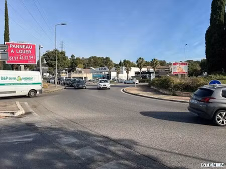 location commerce marseille 13011 429m²