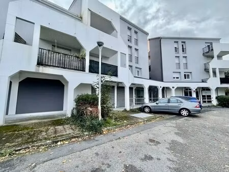 location commerce 140 m²