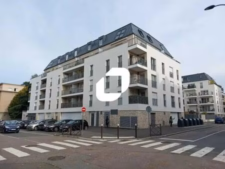 location commerce 170 m²
