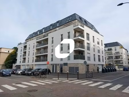location commerce poissy 78300 170m²