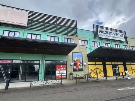 location commerce 1 000 m²