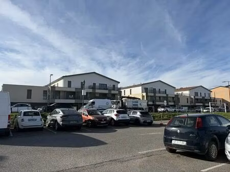 location commerce 133 m²