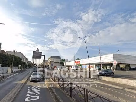 location commerce sartrouville 78500 243m²