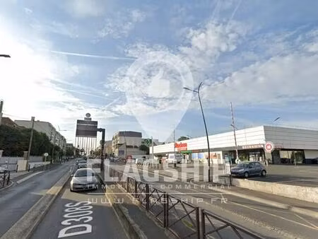 location commerce sartrouville 78500 250m²