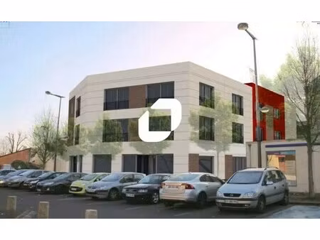 location commerce 247 m²