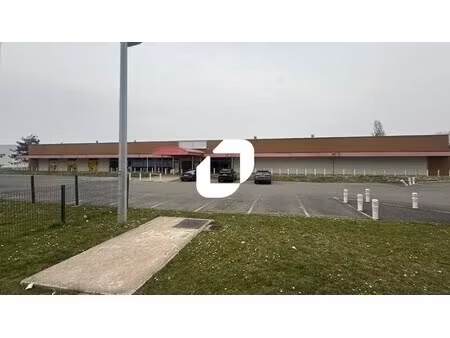 location commerce vert saint denis 77240 150m² à 3300m²
